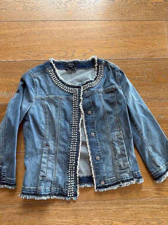Giacche: COMMA, Jeansjacke gr 34 – Usato da Schindellegi venduto da Poshanna