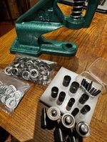 Neuwertige Nietenpresse Ösenzange Handpresse Druckknöpfe usw