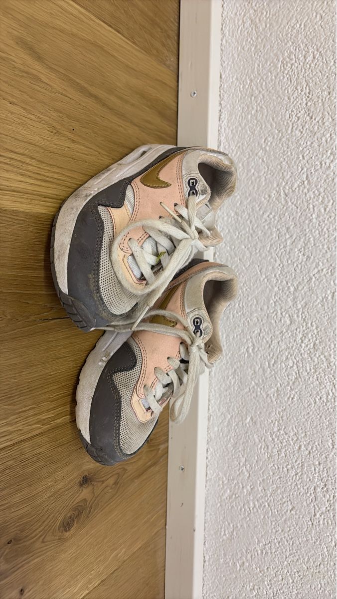 Nike Scarpe per ragazze: Nike Air Max Kinder Schuhe Gr. 29.5 rosa/grau – Usato da Solothurn venduto da Jfk