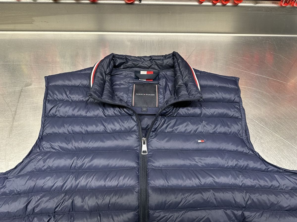 Tommy Hilfiger Jacken: Tommy Hilfiger TH Tech Steppweste blau – Gebraucht aus Schwende von weesli 1