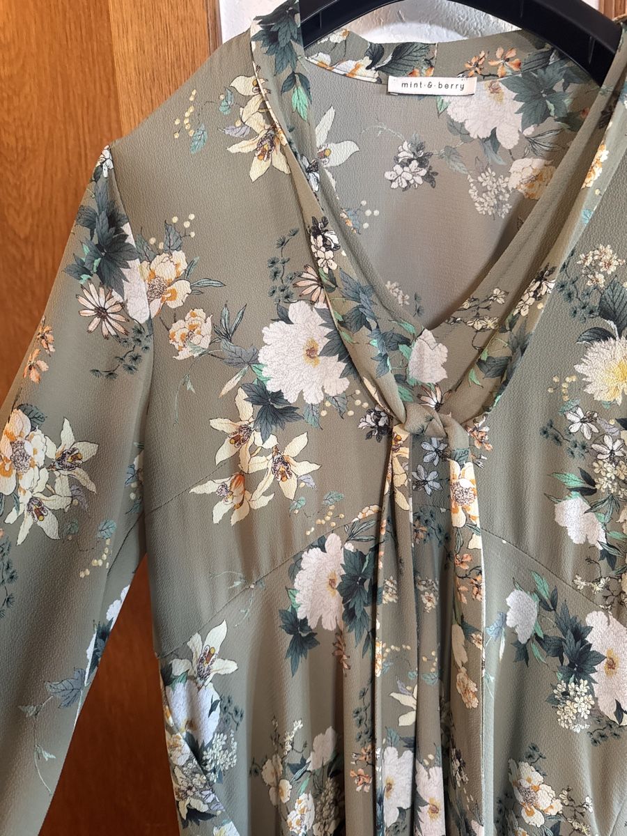 Mint & Berry Vestiti: Langarm Kleid geblümt – Usato da Rohrbachgraben venduto da kae_5lhf 1