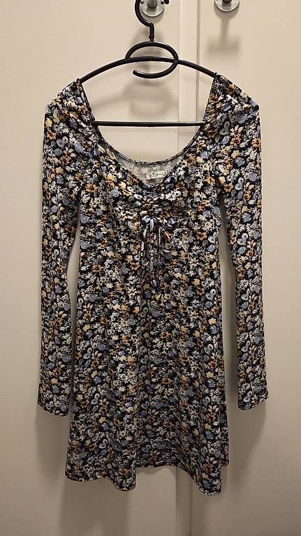 Hollister Kleider: Hollister Blumenkleid, S/36 – Gebraucht aus Bern von nigq