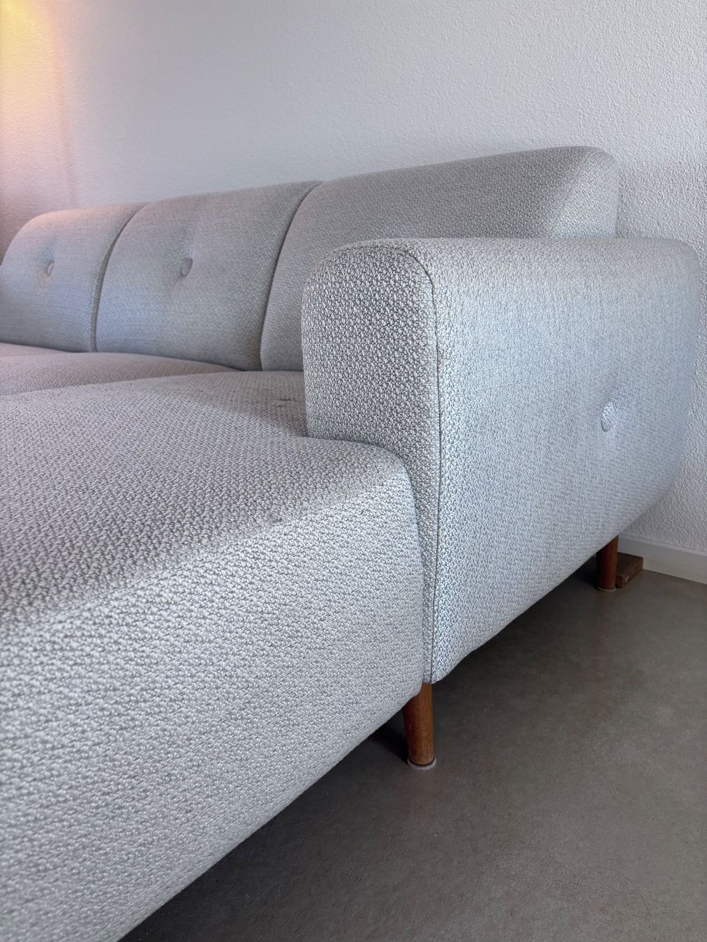 Micasa Divani: Modernes Ecksofa mit Ottomane – hellgrau – Usato da Rotkreuz venduto da laregina 1