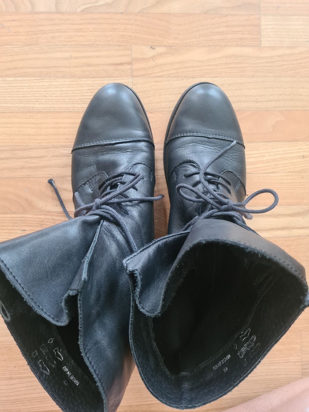 Chaussures femmes: Stiefeletten, Leder, schwarz, gr. 40 – D'occasion à Steinhausen par MilaB 3