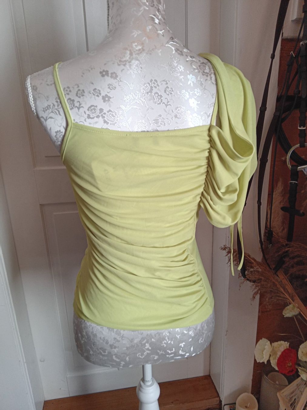 Tops: Trendy Sommertop: Hellgrün, One-Shoulder, Gr. M – Neu und originalverpackt aus Rüthi (Rheintal) von titlis07 2