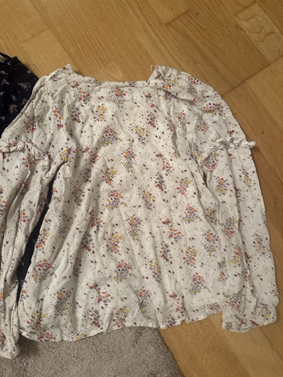 Blusen, T-Shirts & Tops: 3 Mädchen Blusen 128 – Gebraucht aus Wädenswil von dor_ddx7 2