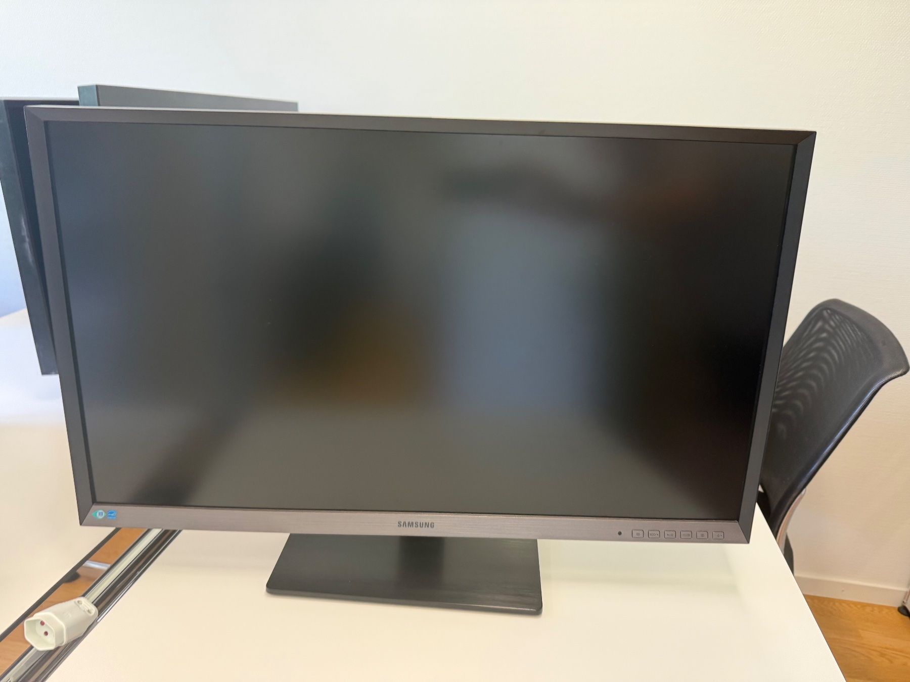Samsung Monitore: 4 x Samsung Screen 32 Zoll – Gebraucht aus Bachenbülach von ricricric 1