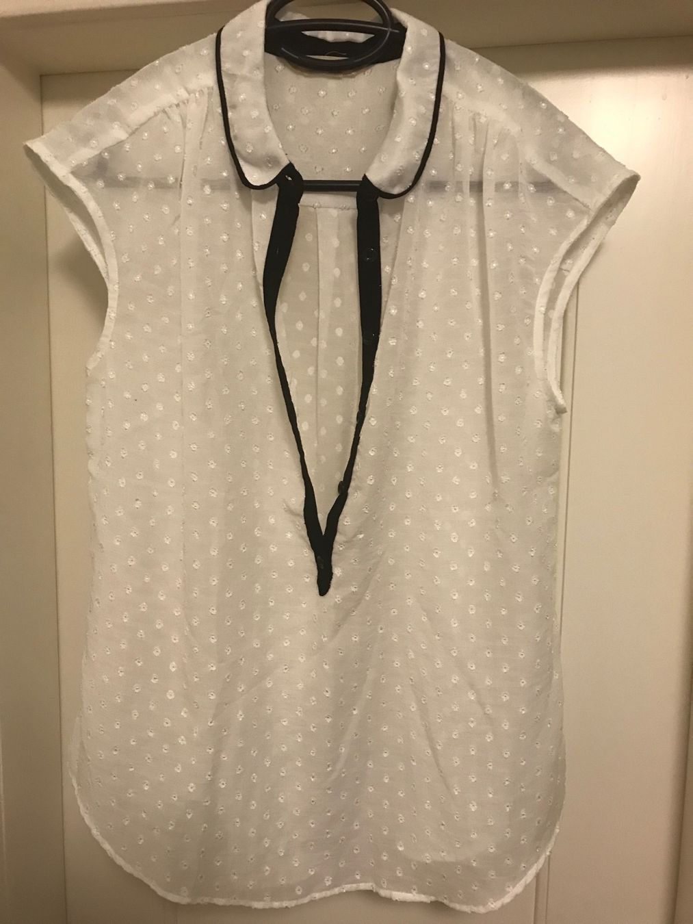 Blusen: Sommerbluse weiss mit schwarzen Details – Gebraucht aus Niederteufen von mix18