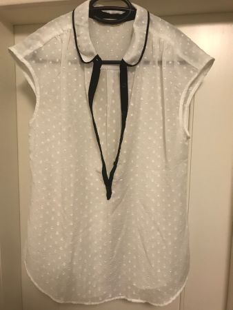 Sommerbluse weiss mit schwarzen Details