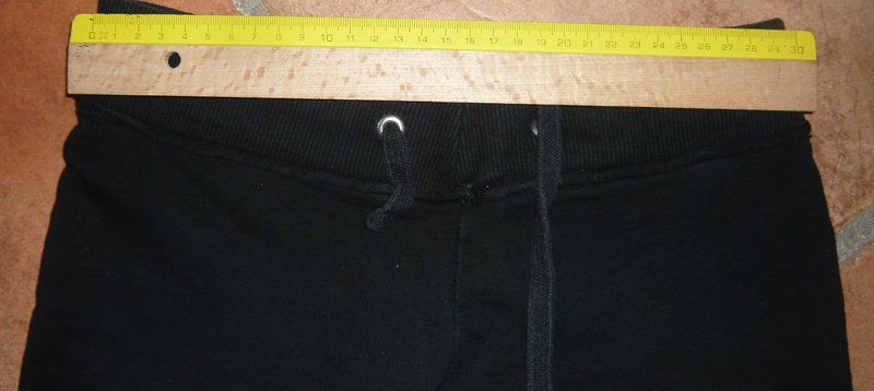 Pantaloni: Hose / Kurzehose – Usato da Ruggell venduto da Dolce9 1