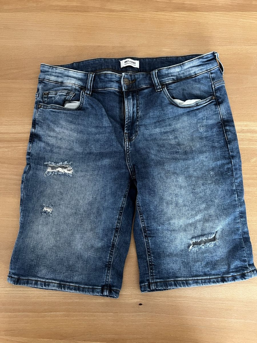 Jeans: 3 kurze Jeans Gr 34  – Usato da Mümliswil venduto da Soccerpat 3
