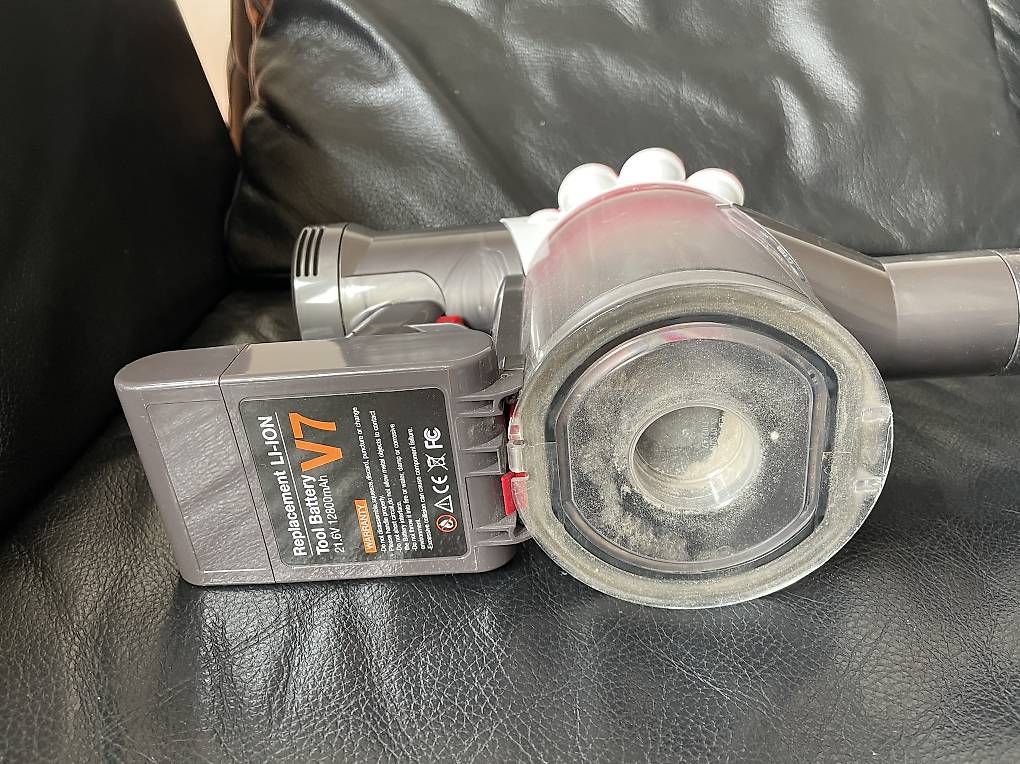 Accus: Dyson V7 mit Ersatzakku – D'occasion à Bern par leonmariaplecity 3