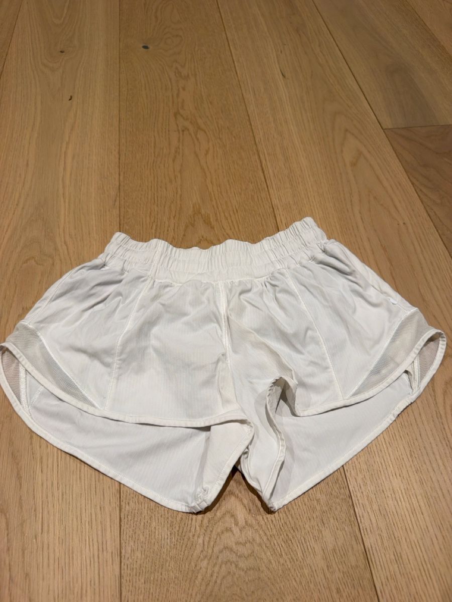 Lululemon Leggings: Lulu lemon shorts white – Usato da Zürich venduto da sat_6pvq