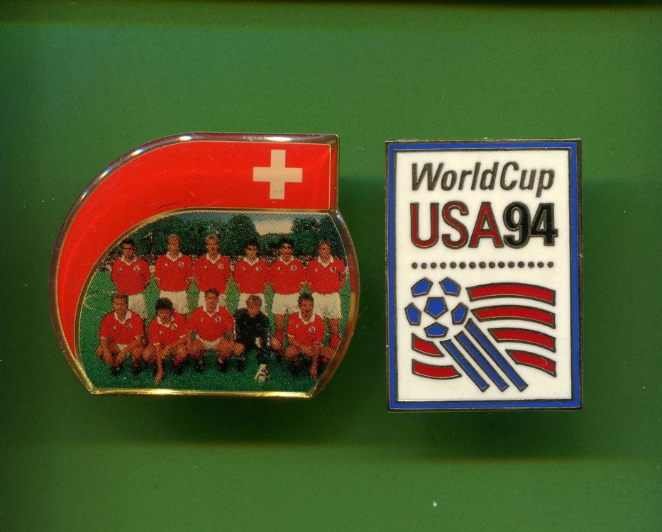 2 Pins Fussball Kaufen auf Ricardo