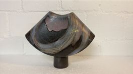 Atelier Design Vase, spezielle Form, herbstliche Farben