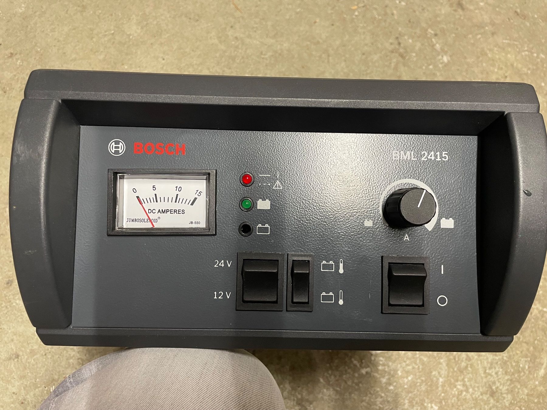 Bosch Caricabatterie: BOSCH Auto ladegäret 12/24 V – Usato da St. Gallen venduto da alexa89 1