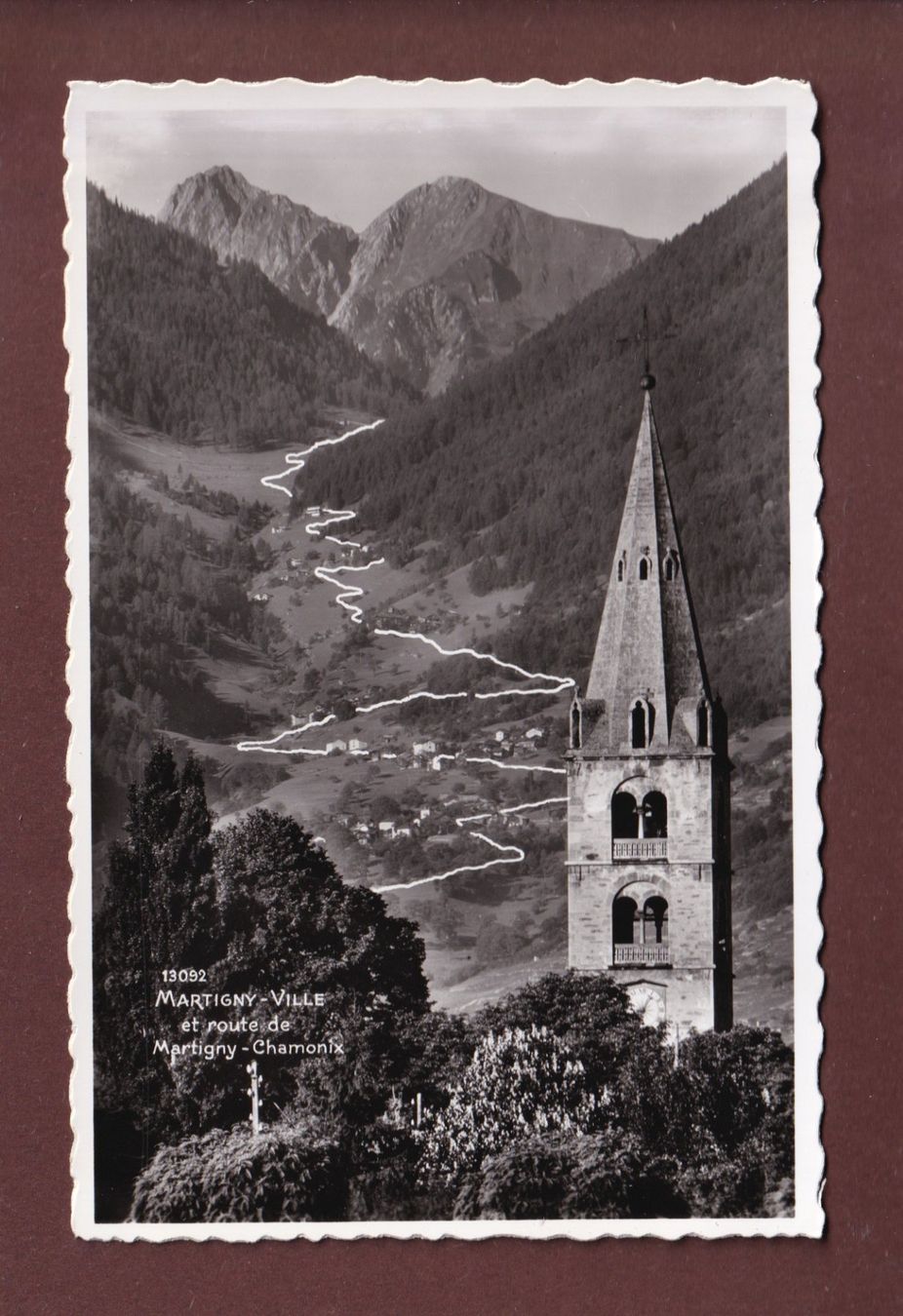 Cartoline postali: MARTIGNY - Eglise et Route de Chamonix – Usato da Pully venduto da nicecards
