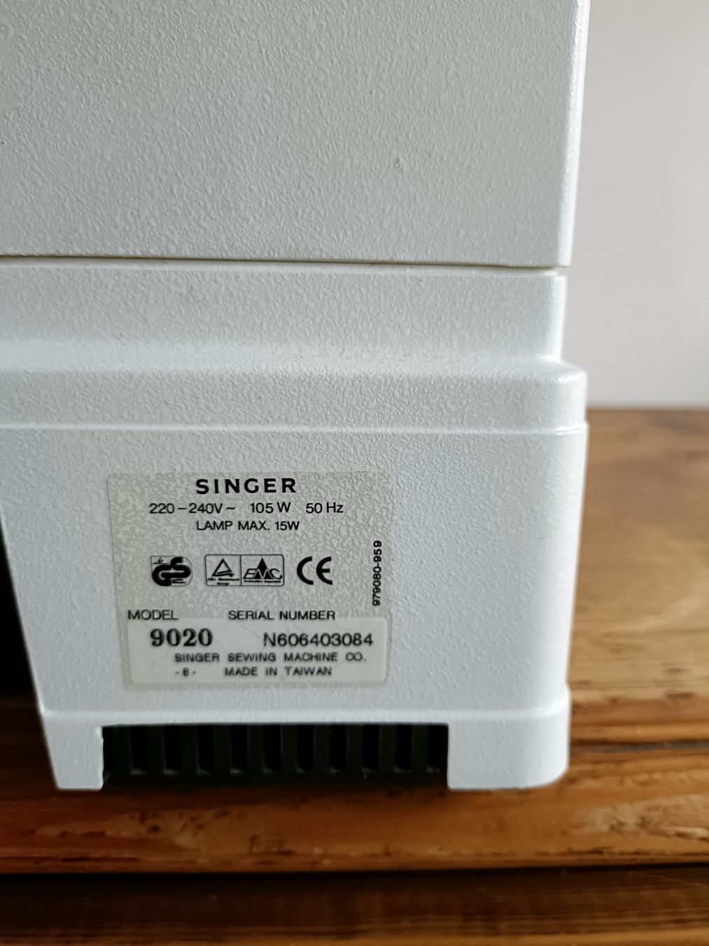 Singer Macchine da cucire: Singer Nähmaschine, Mode, Modell 9020 – Usato da Embrach venduto da Illingen13 3