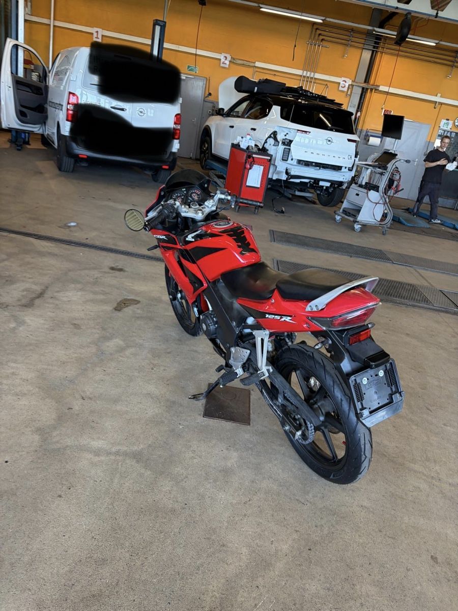 Honda Strada: Honda cbr125r – Difettoso da Schönenwerd venduto da Stifter 5
