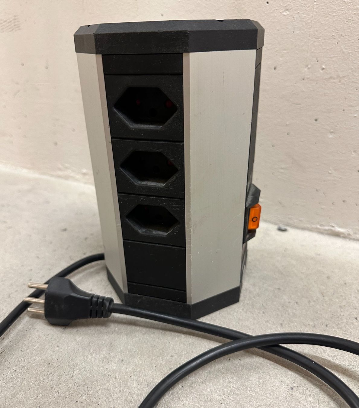 Stecker: Mehrfachstecker (Turm mit 9 Anschlüssen) – Gebraucht aus Ibach von JoergKrissler 2