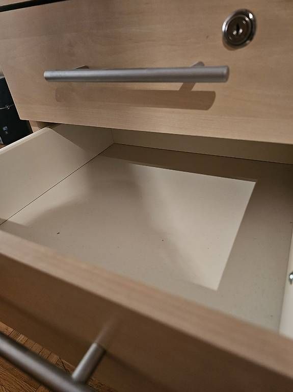 Armadi: Büromöbel – Usato da Uzwil venduto da sousse73 1