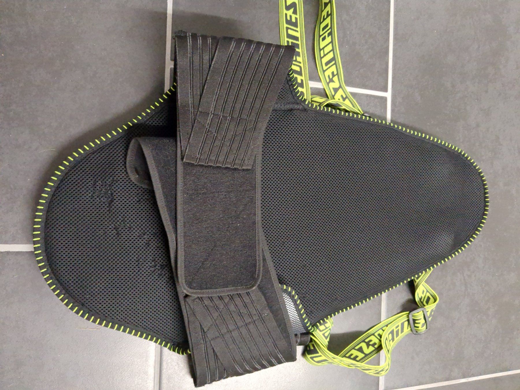 Dainese Schutz & Schoner: Rückenschutz – Gebraucht aus Aarburg von ali_7rgj 1