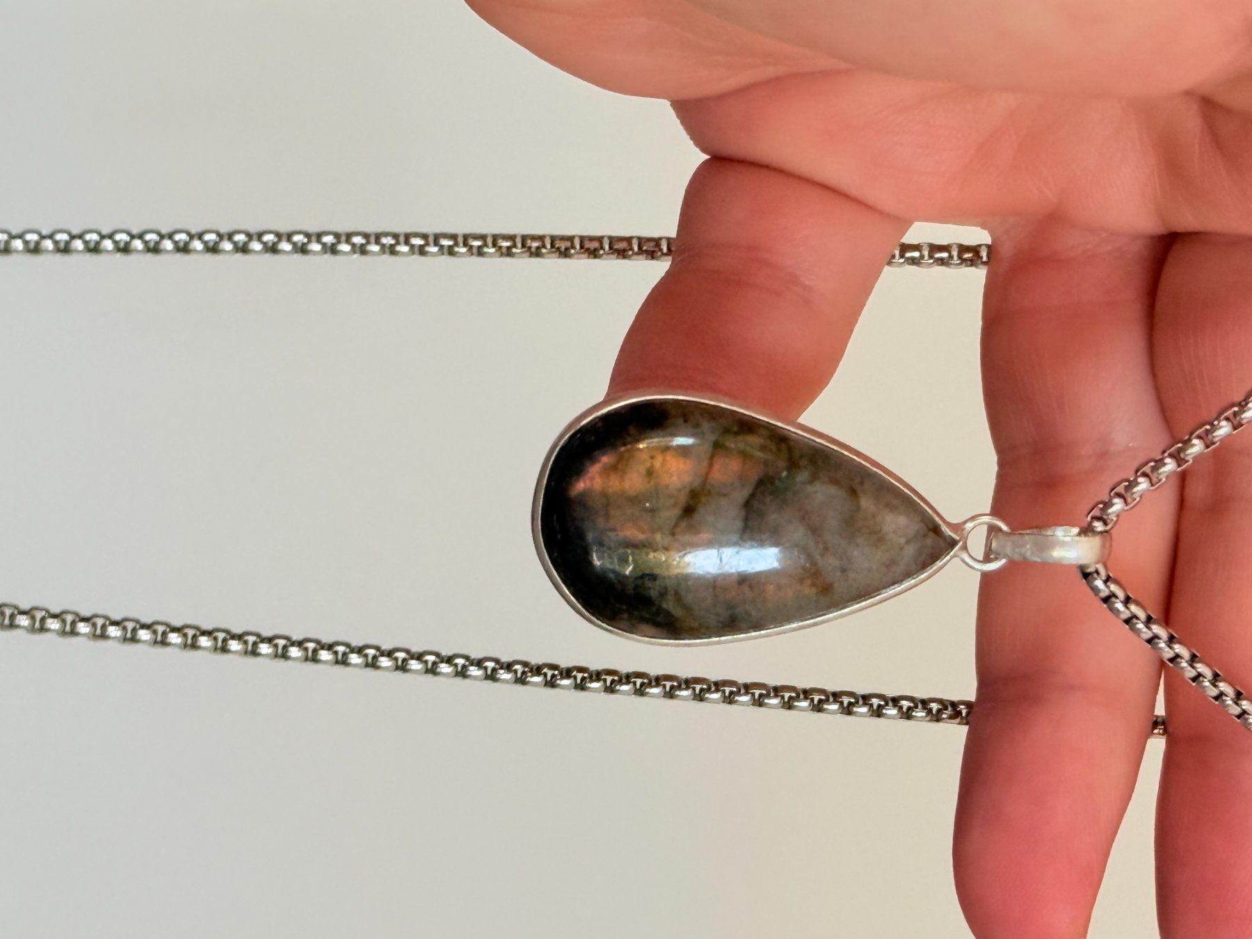 Ketten: Collier avec labradorite - Élégant & Naturel! – Neu und originalverpackt aus Genève von AWWA 5
