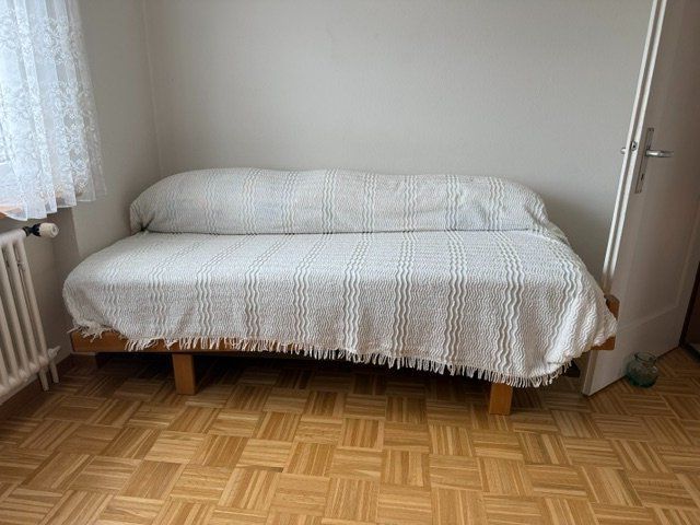 Betten: Bett 90cm x 200cm mit Eichenrahmen – Gebraucht aus Rothenburg von Betty690