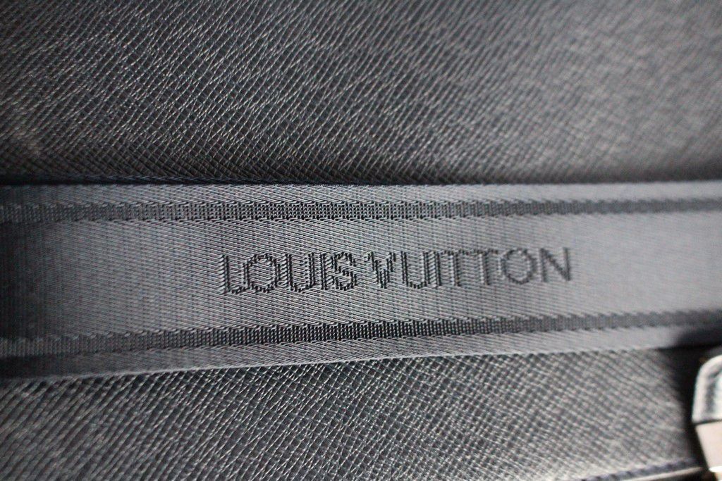 Louis Vuitton Taschen: LOUIS VUITTON Sac Vasili homme – Gebraucht aus Vandoeuvres von Dom-Tom 9