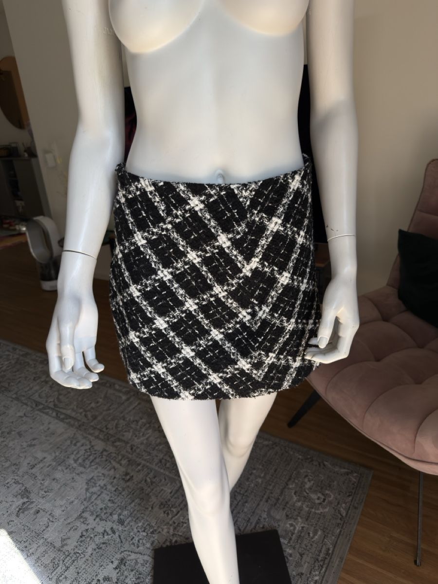 Zara Gonne: Zara Tweed-Minirock - |Größe M|| – Usato da Kilchberg ZH venduto da nad_6dwp
