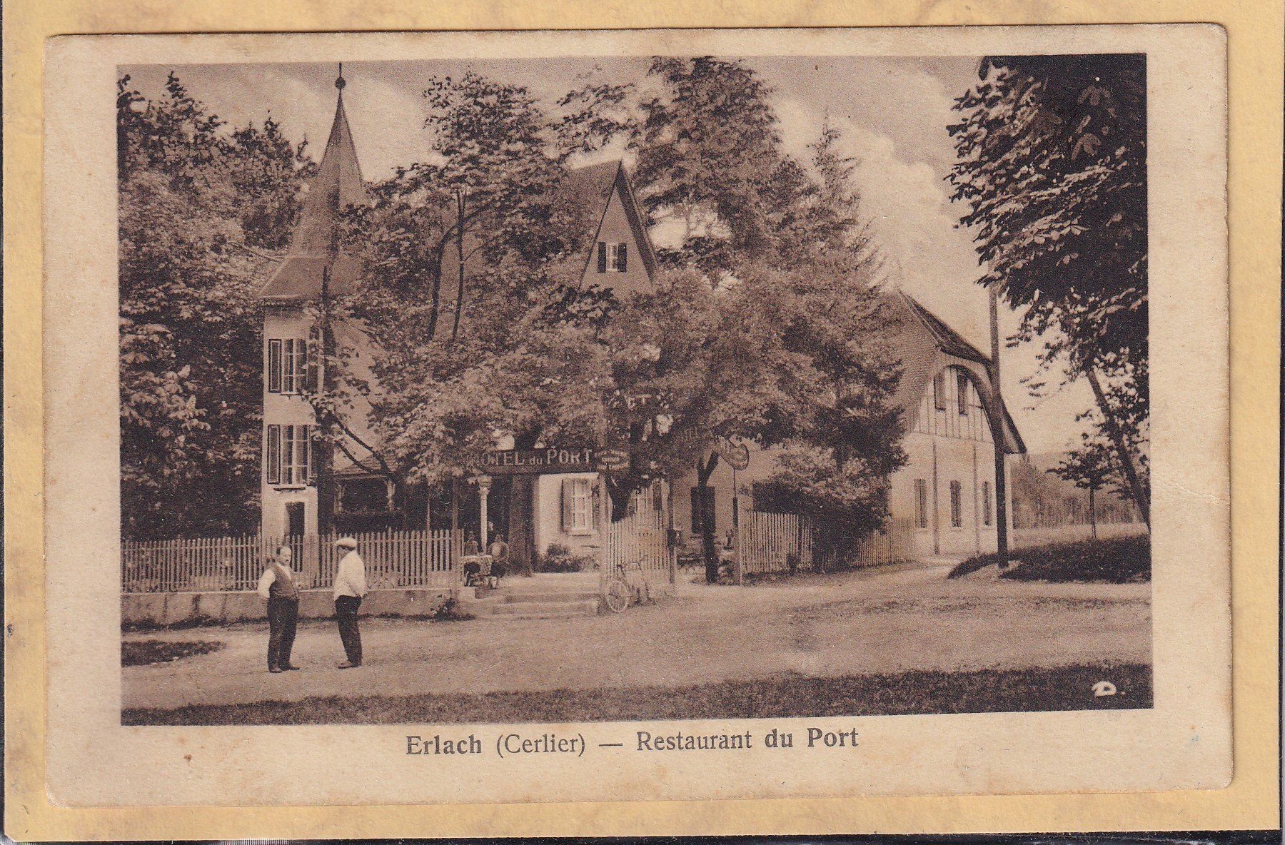 Cartoline postali: Erlach - Restaurant du Port - 1930 – Usato da Orvin venduto da Pyaeschli