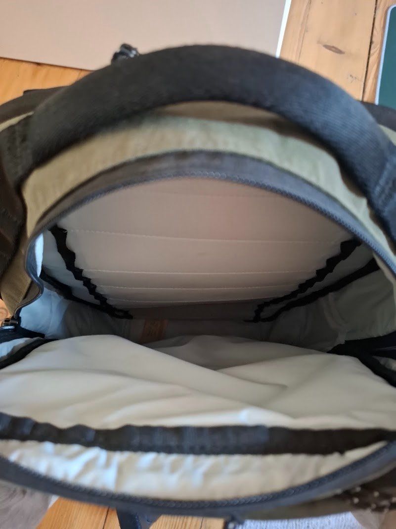 Zaini: Pakt Bag - Everyday 22L Backpack – Usato da Birsfelden venduto da Irish_C 5