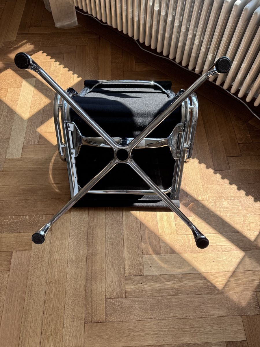 Vitra Sessel: Vitra Eames Alu Chair EA107 Hopsak nero – Gebraucht aus Bern von saduisel 2