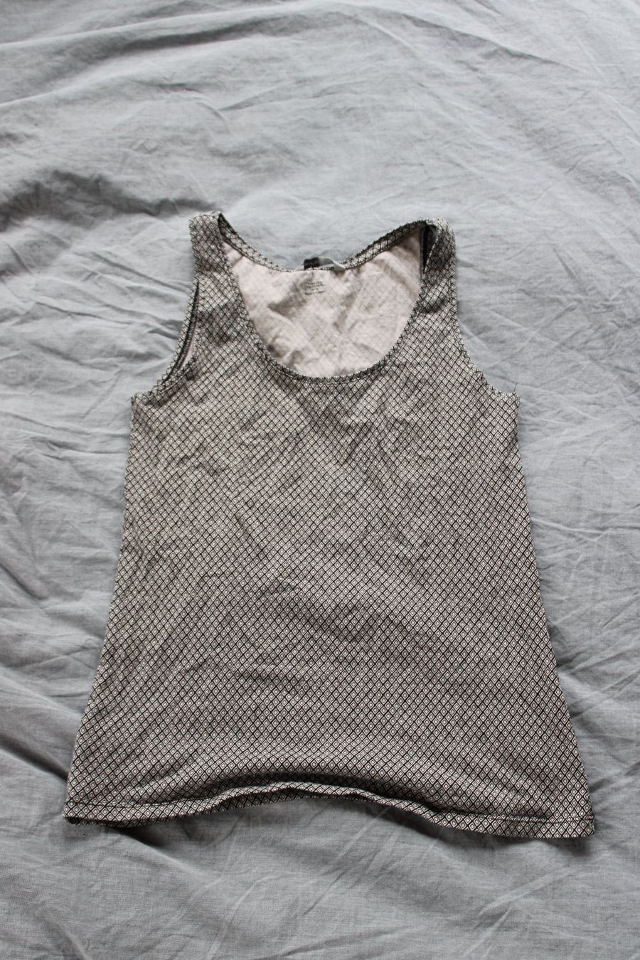 H&M Tops: H&M Tanktop gemustert – D'occasion à Hombrechtikon par lehnerrr