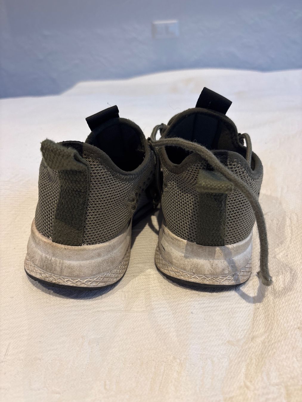 Scarpe per ragazzi: Olivgrüne Sneaker, Grösse 37 – Usato da Schwanden GL venduto da Schiesser82 2