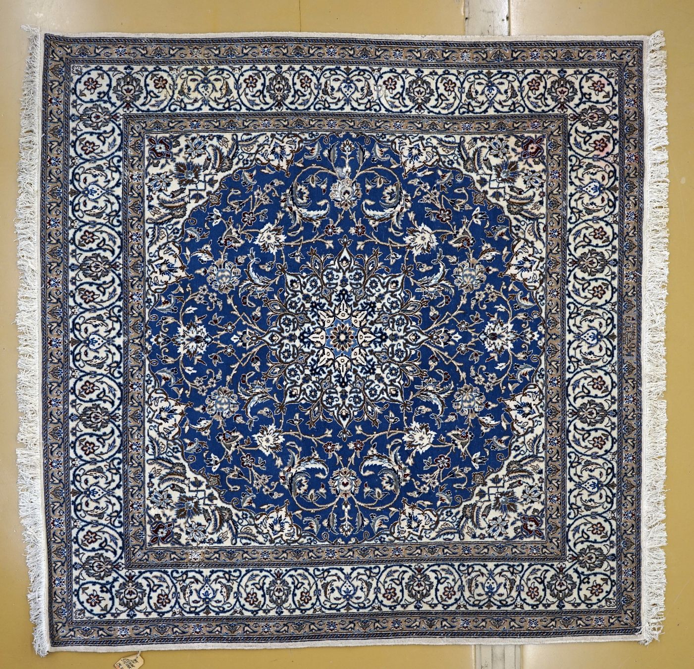 Tappeti: Persischer Nain Teppich ca. 2m x 2m, mit Seide, signiert – Usato da Netstal venduto da spaltflo01
