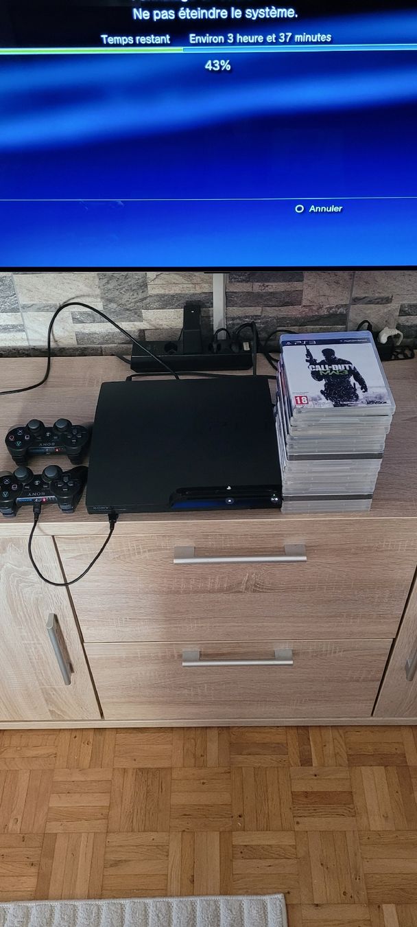 Sony Console: Console  PS 3/232 GB & 15 jeux et manette/ – Usato da Vevey venduto da obi_n8zc 8