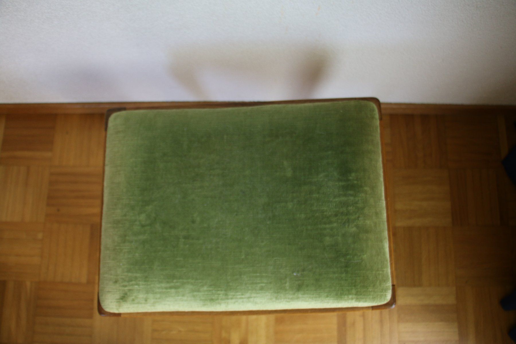 Sgabelli: antiker Hocker mit grünen Samtbezug – Usato da Luzern venduto da Simona15 4