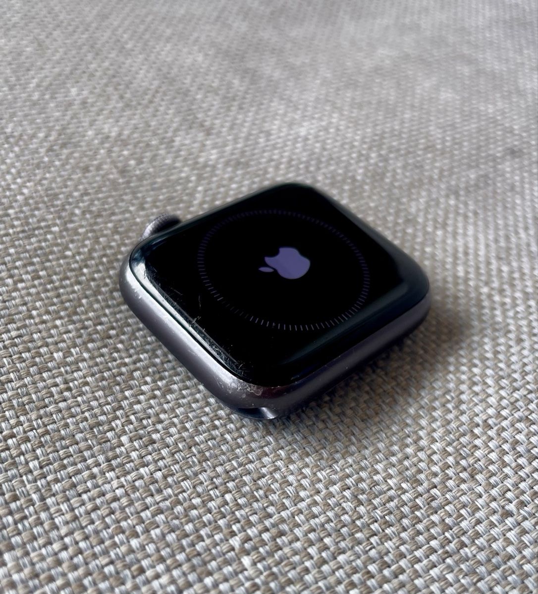 Apple Smartwatch: Apple Watch SE (1. Generation) – Usato da Einsiedeln venduto da rt.
