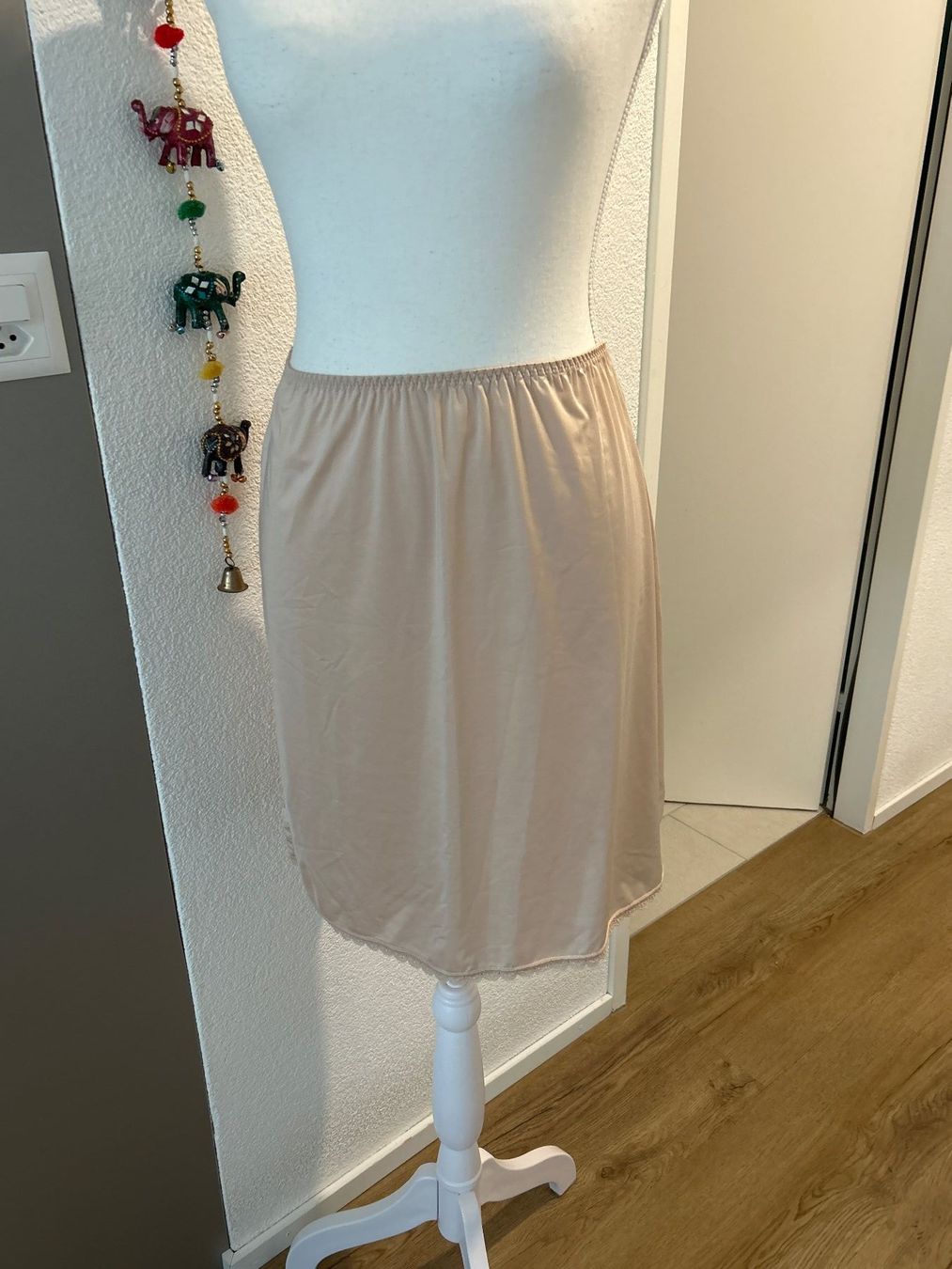 Sonstige Unterwäsche: Unterrock beige mit Spitzen – Gebraucht aus Brunnen von Nala2929 3