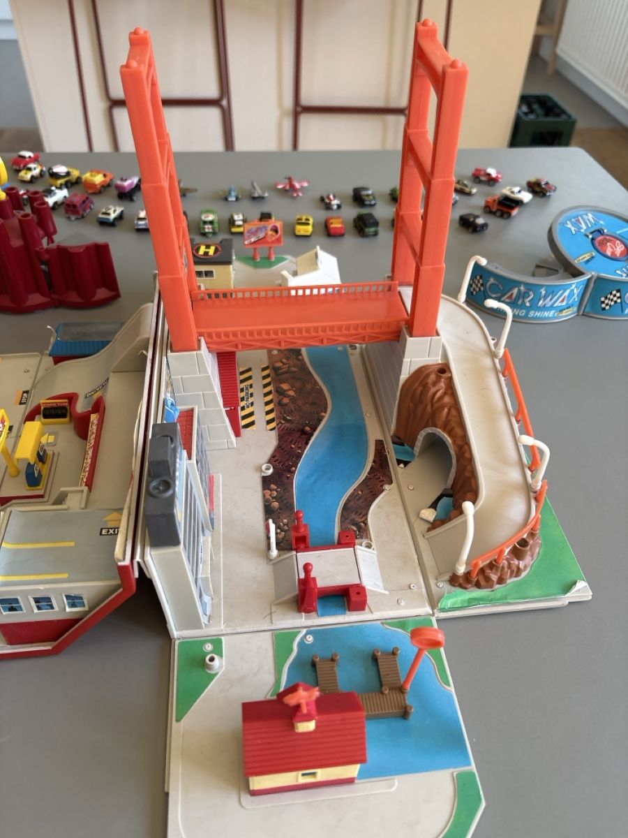 Micro Machines Giocattoli: MicroMachines Spielkoffer mit Zubehör – Usato da Zürich venduto da ckopetz 6