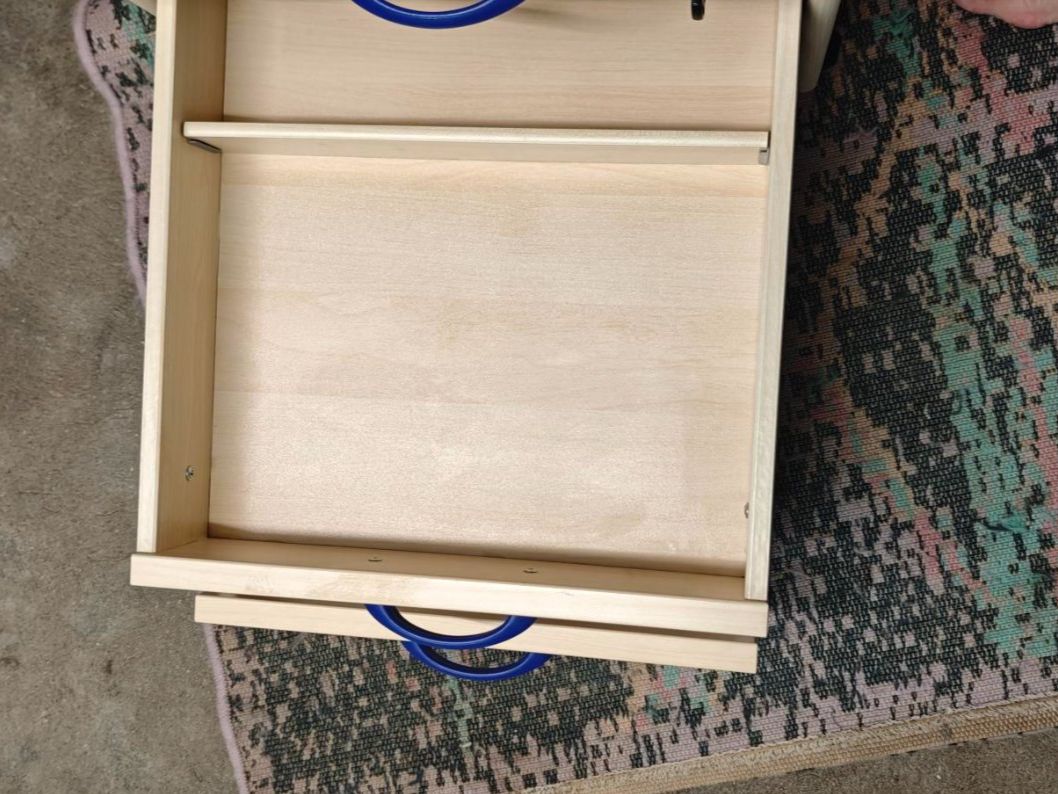 Moll Banconi: Rollcontainer Marke Moll mit blauen Details – Usato da Boswil venduto da Alex0013 3