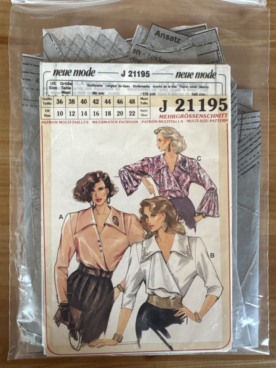 Cartamodelli: Schnittmuster für Damen Bluse – Usato da Rümlang venduto da BoutiqueMonique16
