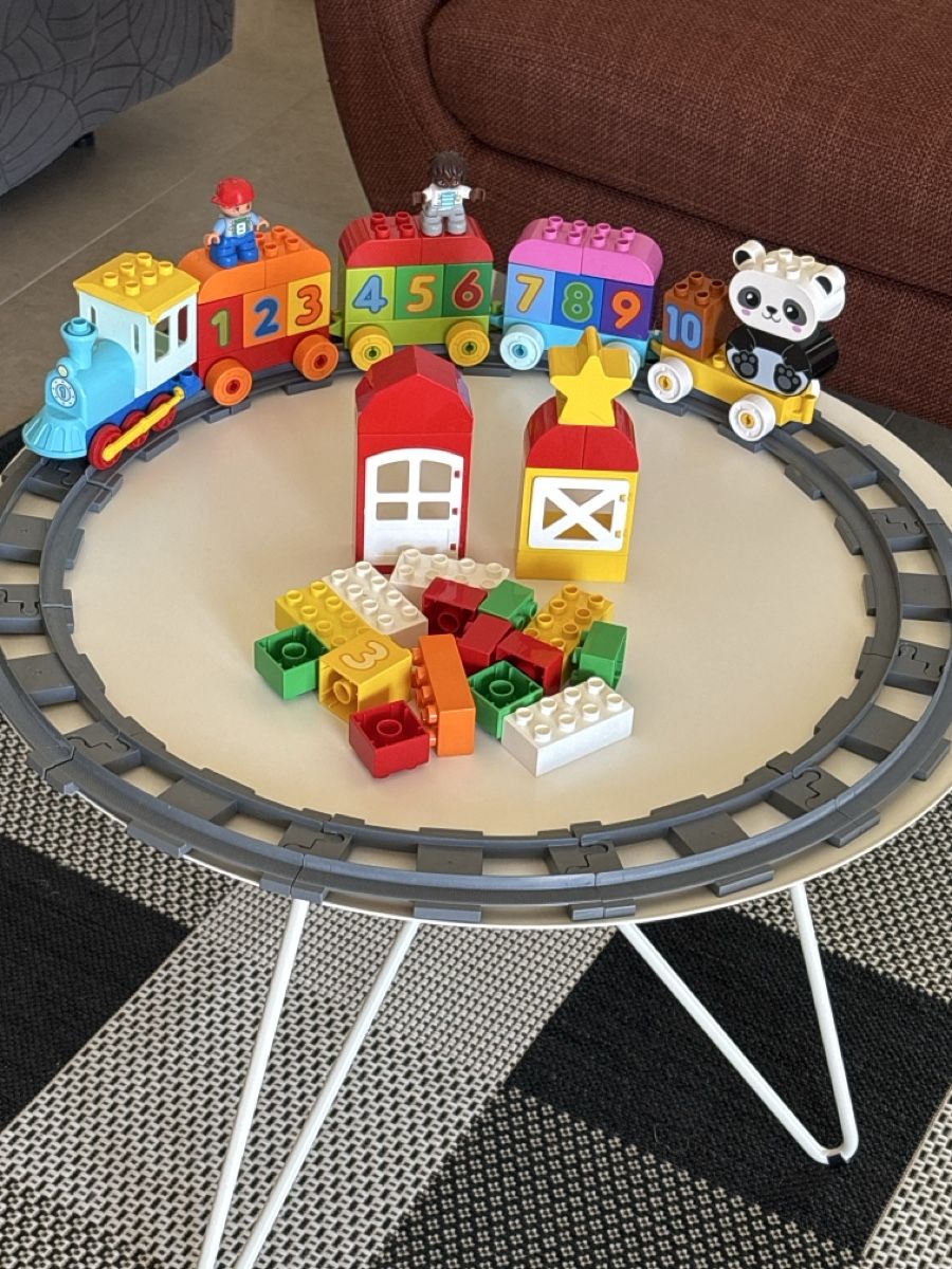 Lego Baukästen: Lego Duplo train set with figures and accessories – Gebraucht aus Lausanne von pabernard