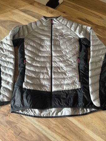 Leichte Daunenjacke von Dynafit grau/schwarz GR. 36