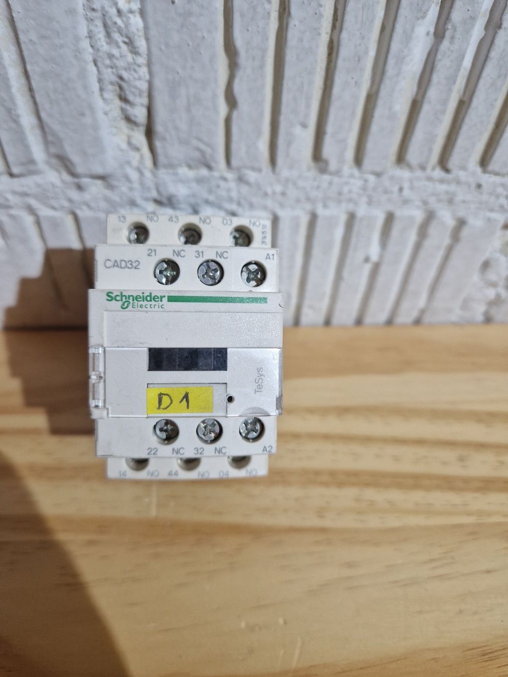 Schneider Componenti elettronici: Schneider Electric CAD32 Schütz – Usato da Seedorf BE venduto da Stibutz