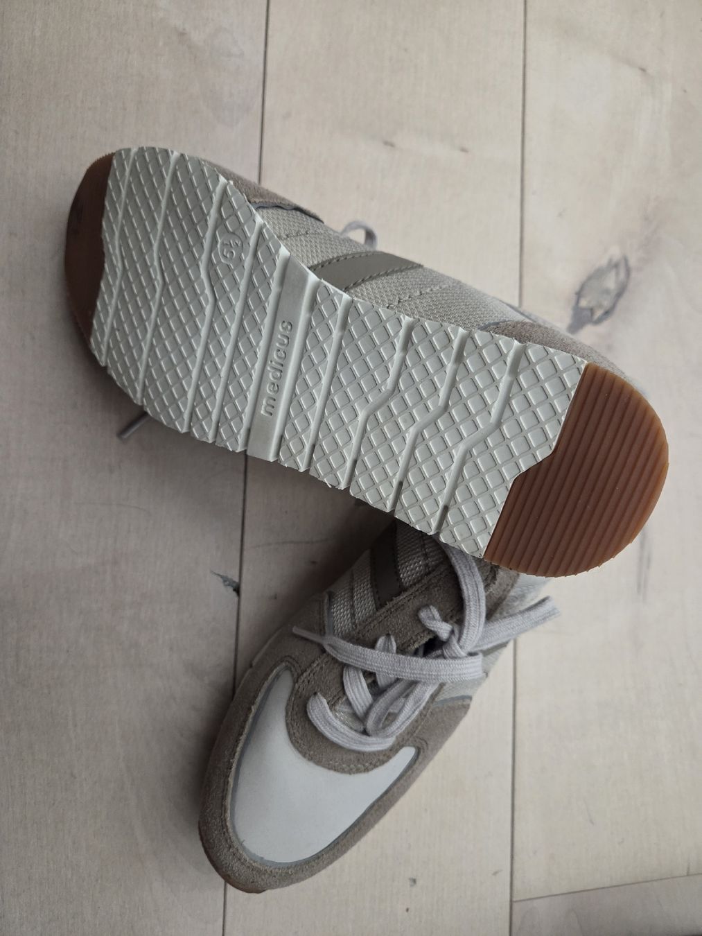 Damenschuhe: Medicus Sneaker Modell Fleur grau Grösse 38.5 – Gebraucht aus Steckborn von mic_jj8m 1