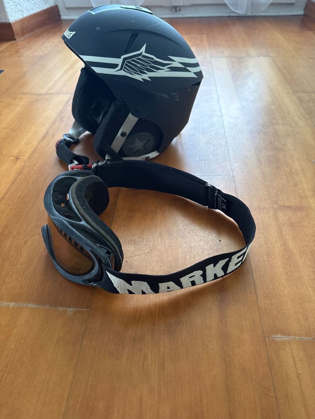 Marker Caschi: Skihelm mit Goggle Marke Marker Schwarz grösse M/58 – Usato da Thalwil venduto da vernasm 4