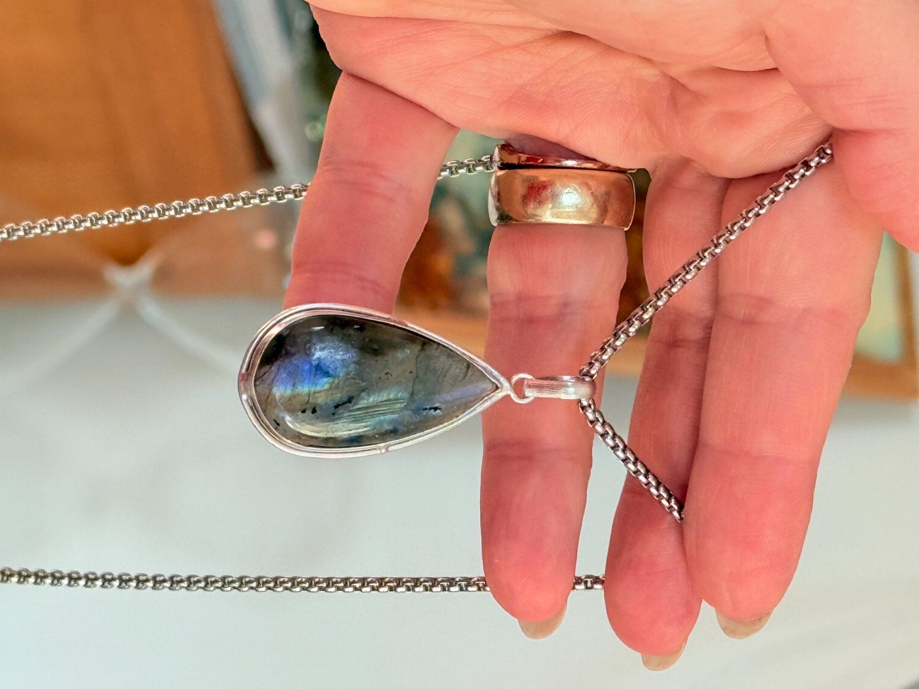Catenine: Collier Labradorite naturelle – Nuovo e nell'imballaggio originale da Genève venduto da AGBERG 2