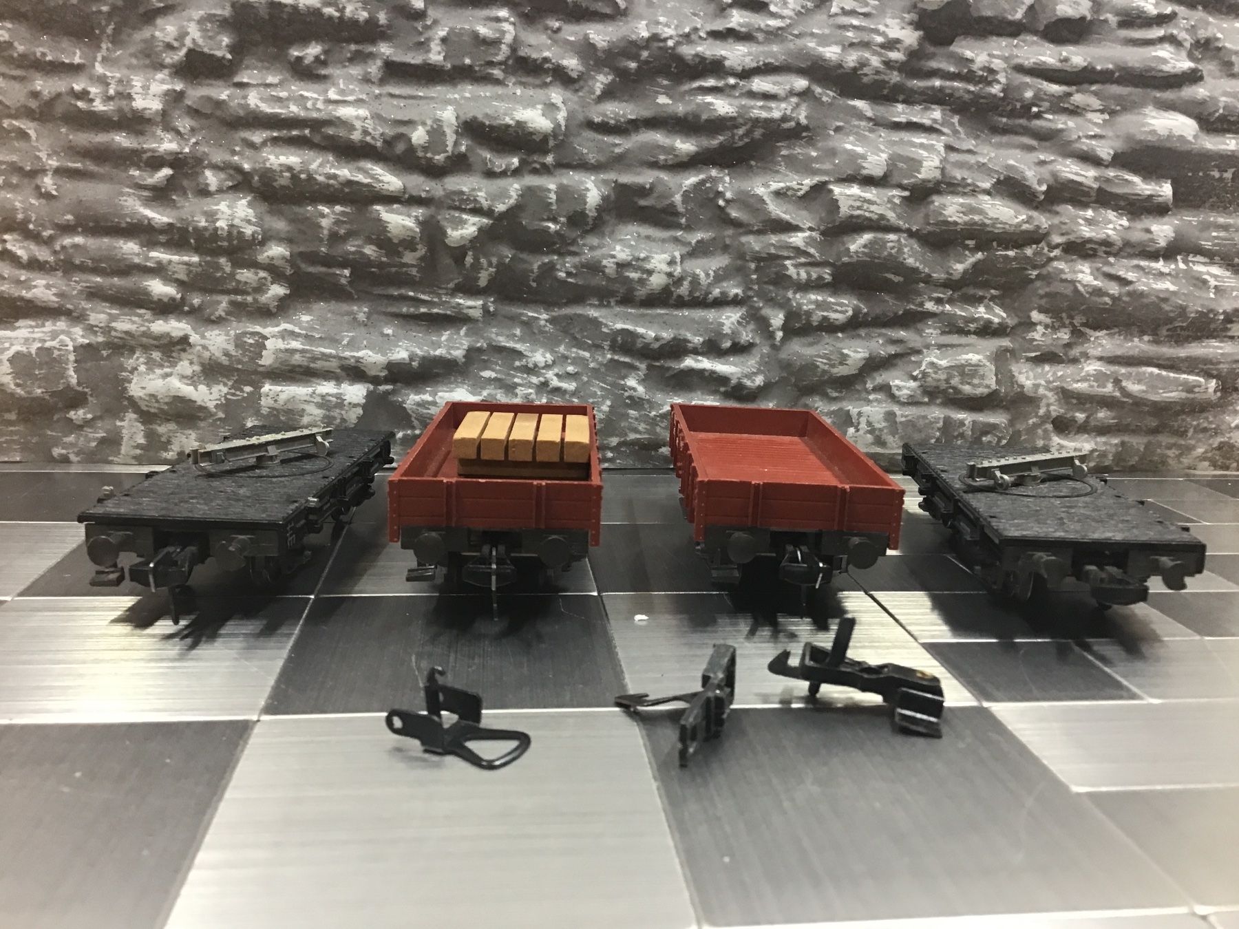 Fleischmann Modelleisenbahnen: FLEISCHMANN 4x NIEDERBOARD WAGEN H0 – Gebraucht aus Männedorf von Spezial-Modelle
